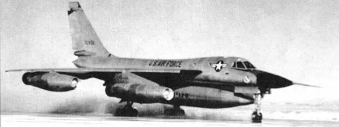 На пробеге у В58 часто дымили пневматики 1 августа 1960 г ВВС США приняли на - фото 90