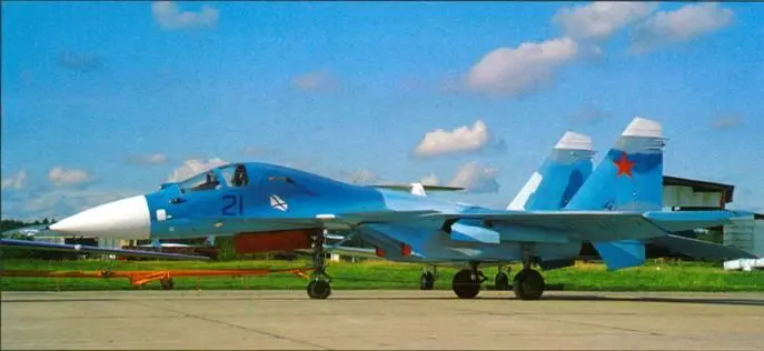 Су27КУБ в середине 1999 г сверху и в августе 2001 г На верхнем фото видно - фото 61