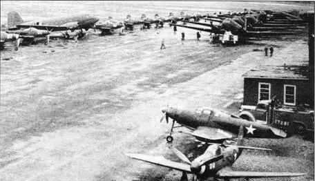 Кобры и Дакоты на авиабазе КолдБей Аляска 1942 г В битве за Алеуты - фото 69
