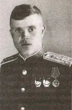 Командир 3й эскадрильи И И Голосов Погиб под Кенигсбергом в апреле 1945 г - фото 23