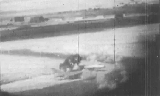 Под разрывами НУРСов гибнут египетские Су7 Авиабаза Фаид 5 июня 1967 года В - фото 71