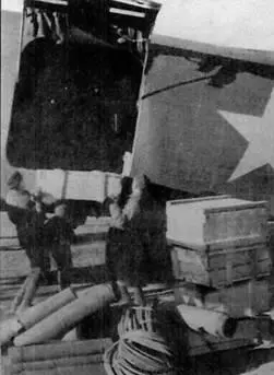 Погрузка продуктов для осажденного Ленинграда В апреле 1943 года экипаж - фото 5