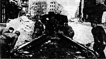 Бой на улице Берлина В то же время танковые армии имея в своем составе - фото 19