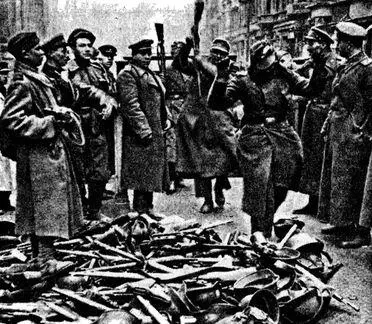 Побежденные Тем не менее отдельные вооруженные группы фашистов продолжали - фото 24