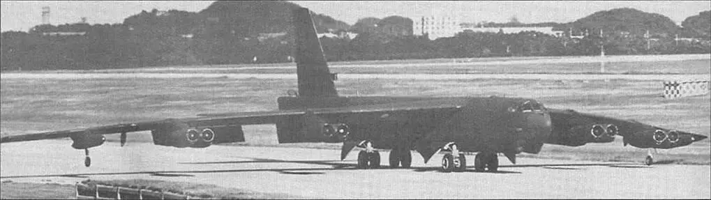 B52G из состава 43го авиакрыла на авиабазе в Англии откуда совершались - фото 61
