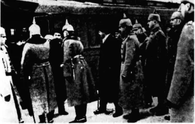 Прибытие русской делегации в БрестЛитовск декабрь 1917 г 109 9 декабря - фото 46