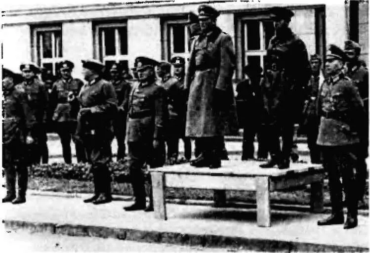 Парад братьев по оружию 157 Передача крепости представителям советского - фото 69