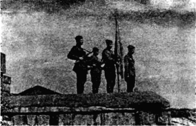 Советский флаг над фортом III Июль 1944 г В 2100 начался решающий штурм в - фото 97