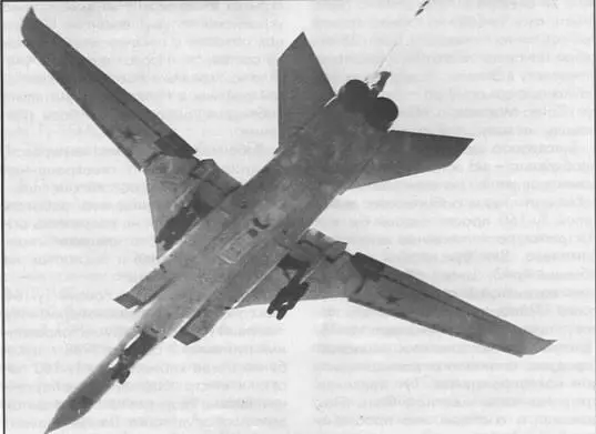 Ту22МР в полете Ту22МР в строевой части В декабре 1985 года начались - фото 49