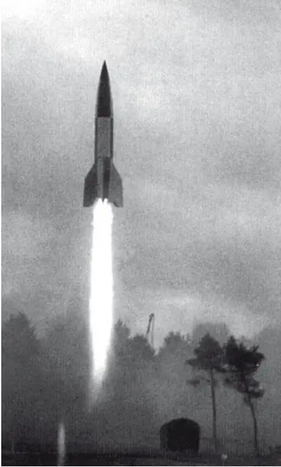 Старт ракеты А4 на полигоне Пенемюнде Еще весной 1942 года английская - фото 28