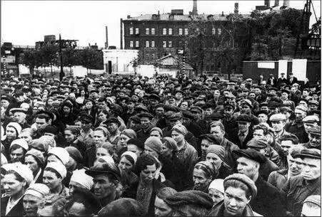 22 июня 1941 года Рабочие завода Серп и Молот слушают речь Молотова Как - фото 28