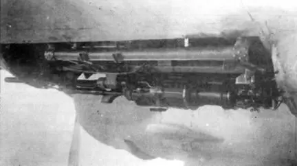 Установка пушки ШВАК на Пе3 завода 22 1944 г Пе3 15298 на - фото 115
