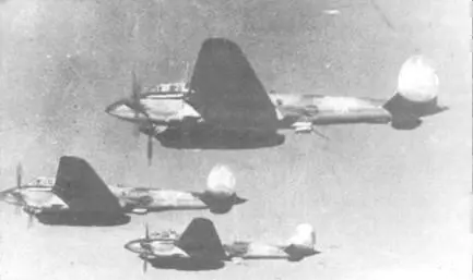 Звено Пе2 в полете Форсированные моторы получили обозначения М105ПФ и - фото 42