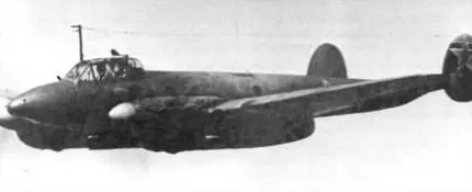 Пе2 из 140го бап Эстония 1944 г Установка на разведчик фотоаппарата - фото 78