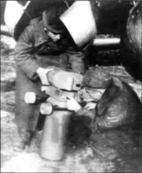 Установка на разведчик фотоаппарата АФА1 Видно что створки бомбоотсека - фото 79