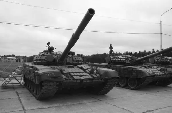 Грузинская техника доставленная на полигон НИИБТ в Кубинке Танк Т72 М1 - фото 42