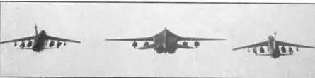 F111A во время одного из редких дневных вылетов во Вьетнаме в сопровождении - фото 72