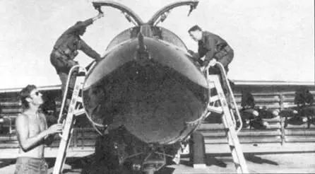 Подготовка к последнему боевому вылету F111 во Вьетнаме Самолеты F111 после - фото 73