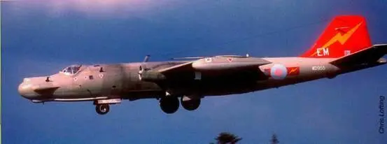 Канберра Т17А WD955 из состава RAF НьюкуэйКорнуэлл 9 мая 1994 г - фото 72