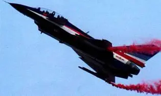 Учебнобоевой истребитель J10S сверху и учебнотренировочный самолет L7 - фото 83