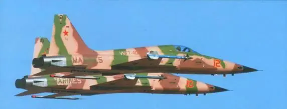 На расположенной в пустыне Невада авиабазе Неллис ежегодно начиная с 1975 г - фото 106