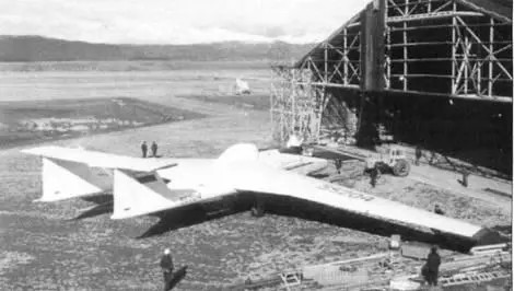 Самолет М55 возле ангара в аэропорту Ушуайя Остров Огненная Земля 9 октября - фото 20