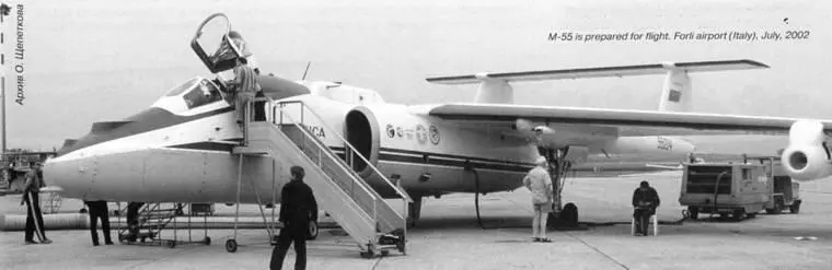 Подготовка самолета М55 к полету Аэродром Форли Италия июль 2002 г До 4 - фото 33