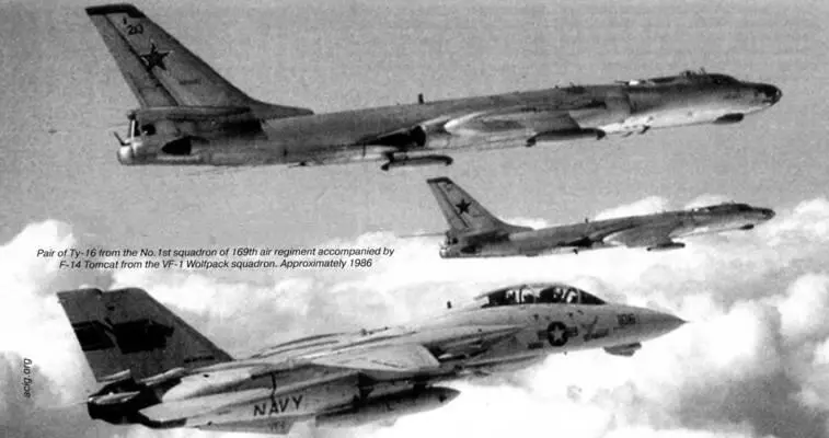Пара Ту16 из 1й эскадрильи 169го ОГСАП в сопровождении F14 Tomcat из - фото 96