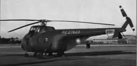 Эвакуация раненого с помощью Bell47G Раненому сержанту П Фурье помогают - фото 119