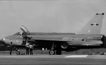 Техобслуживание Лайтнинга FMk 3 из LTF Авиабаза Ньюквей 10 августа 1983 г - фото 65