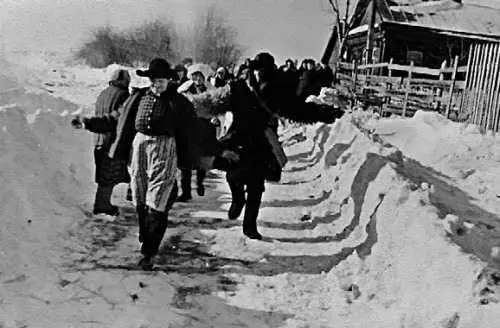1952 г Играют свадьбу на селе Фото из коллекции автора 1974 г Свадьба - фото 41