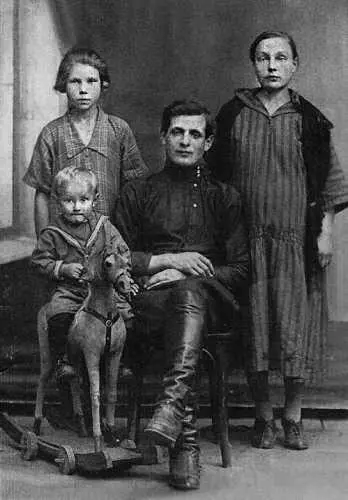 1927 г Сергей Егорович Георгиевич Корьёв член ревизионной комиссии - фото 164