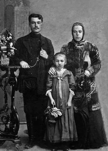 ИП Комраков с женой Клавдией Васильевной и племянницей Фото из коллекции - фото 171