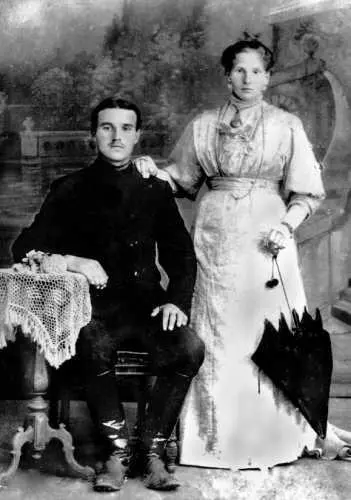 1913 г Молодожены МП Бычков 19 лет и его жена АМ Бычкова 24 лет в день - фото 186