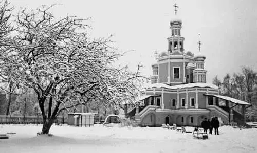 Церковь Cвятых великорусских князей Бориса и Глеба в Зюзине Фото автора 2003 - фото 188