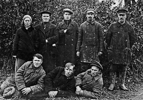 Осень 1935 г 1й ряд на земле слева направо бригадир 6й бр МИ Князев - фото 219