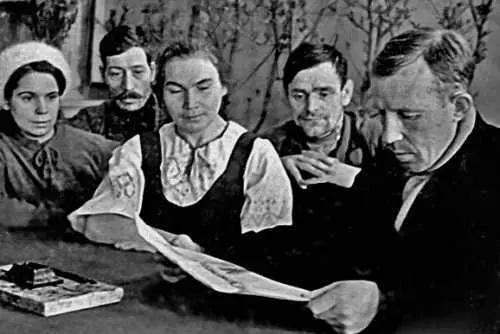 1939 г Справа налево бригадир МЕ Сорокин ПА Касаткин скотница ЕС - фото 228