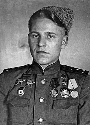 ГС Петровский после окончания в 1947 г Академии бронетанковых и - фото 277