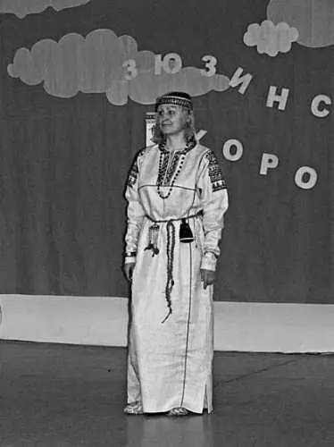 Март 2007 г Девичий вятический костюм XIII в экспонат - фото 295