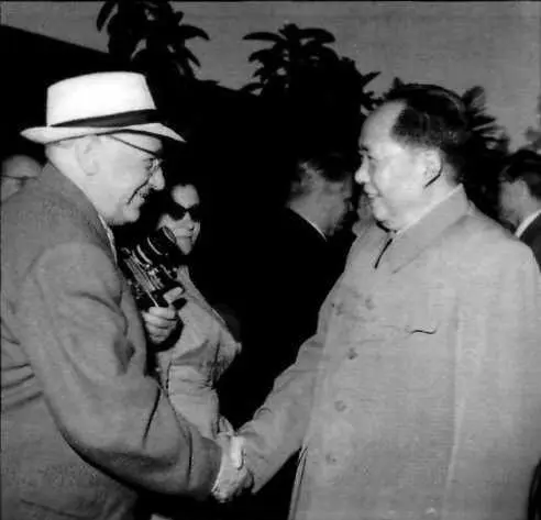 Туполев и Мао Дзе Дун визит в КНР 1959 год АНТуполев сумел в условиях - фото 86