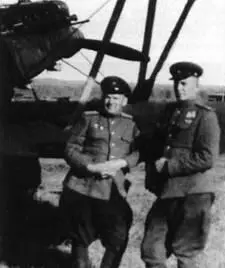 Офицеры 3го авиаполка возле Р5 Нерчинск 1945 г Весной и летом 1942 г - фото 70