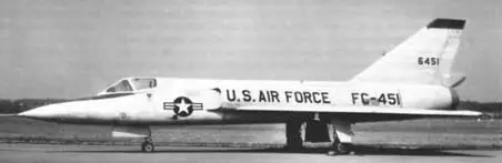 Первый серийный F106A сер 560451 Декабрь 1956 г Техник самолета - фото 75