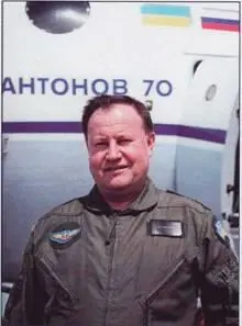 Герой Украины Александр Галуненко Испытания Ан70 на грунтовой ВПП Май 2003 - фото 61