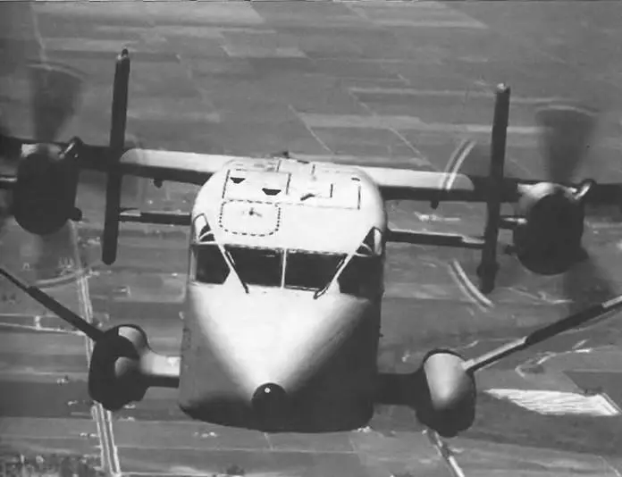 Предназначен для транспортировки военных грузов и войск В 1982 г на авишоу в - фото 183