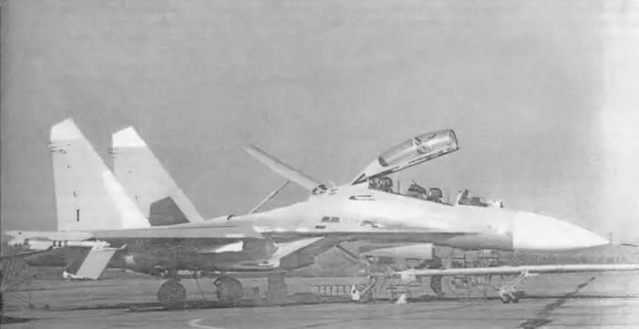 Первый Су27УБ поднялся в воздух 7 марта 1985 г а с середины 1986 г запущен - фото 368