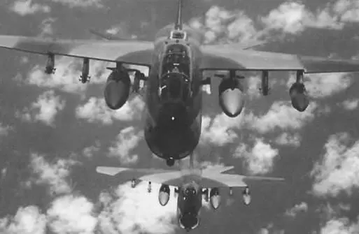 Для подготовки летного состава ВВС Национальной гвардии США на базе A7D создан - фото 514