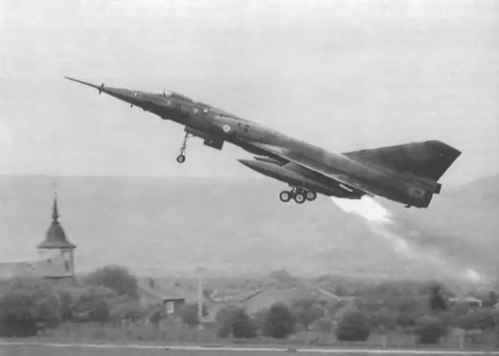 Мираж IVA не имеет отсека вооружения свобод нопадающая ядерная бомба AN22 - фото 636