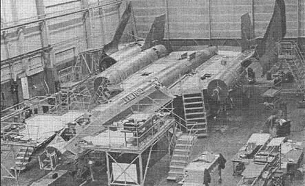 Сборка первого SR71 Между 1 января и 31 марта 1968 самолеты четырежды летали - фото 48
