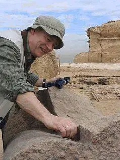 Рис 162 Данн у артефакта на плато Гиза Вокруг этого места так много камней - фото 163