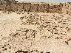 Рис 38 Каменоломни в траншее к северу от 2й пирамиды Гизы Всетаки насколько - фото 39